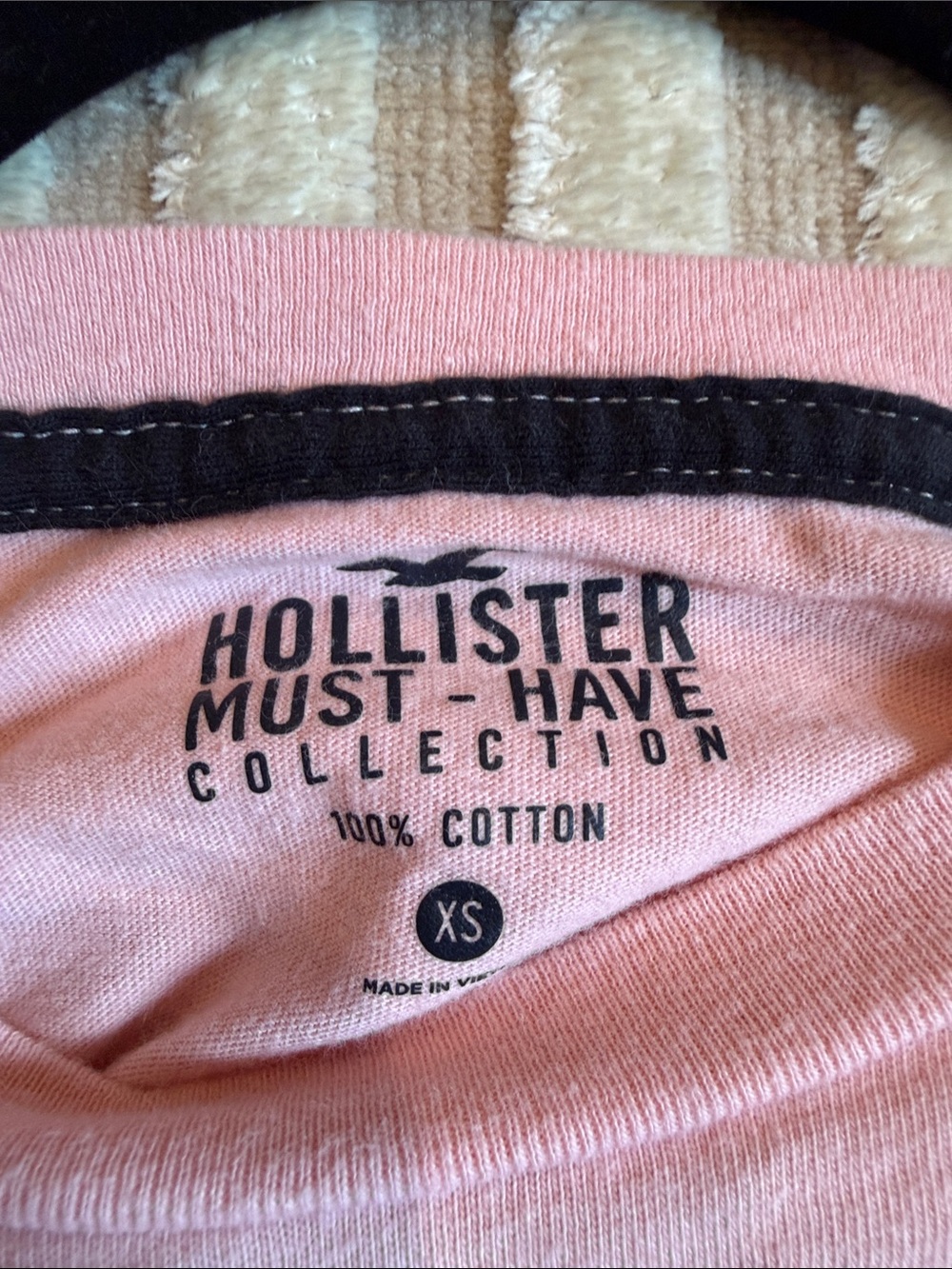 Hollister Light Pink Crewneck Tee - Picture 2 of 4